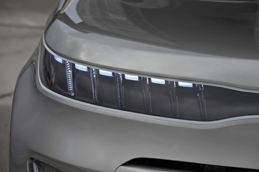 Детали экстерьера Kia KV7 Concept 2011 года  (фото 13 из 22)